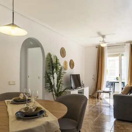 Apartamento Pink Medsea-amplio Apto Junto A La Playa Del Cura